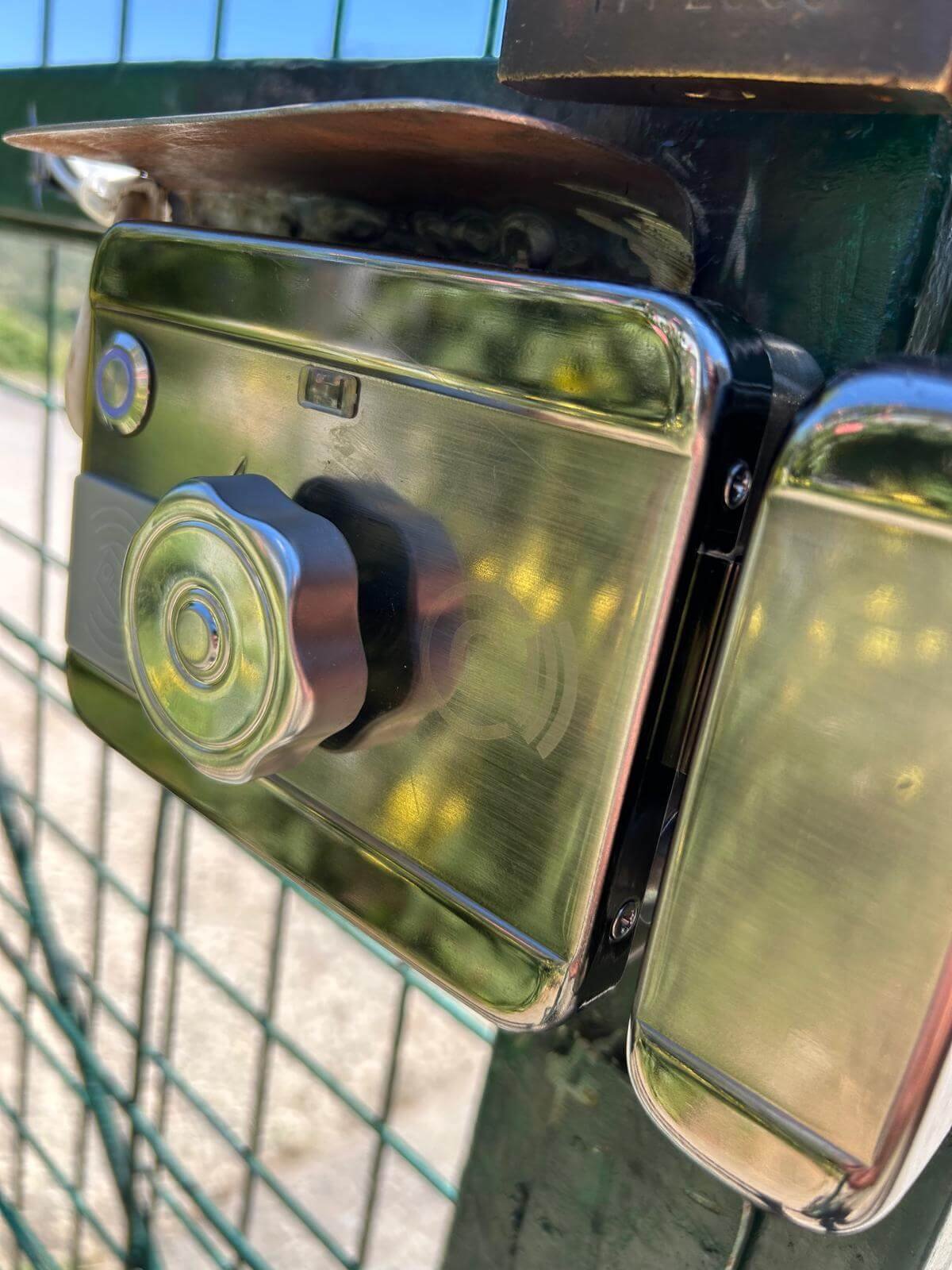 Bahçe Kapısı Elektronik Tirajlı RFID Akıllı Kilit Montajı