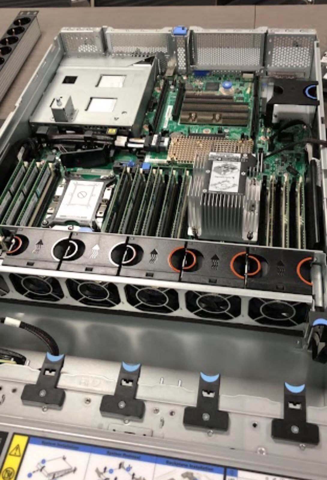 Dell PowerEdge 2U Sunucu RAM ve CPU Yükseltmesi
